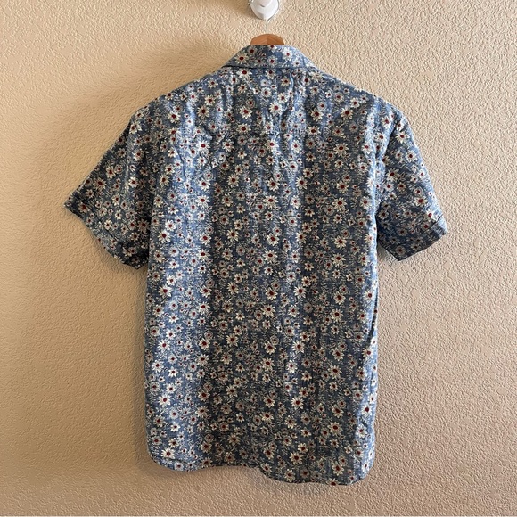 Thread & Cloth Floral Button Down Shirt Size Medium NWT - Picture 8 of 9